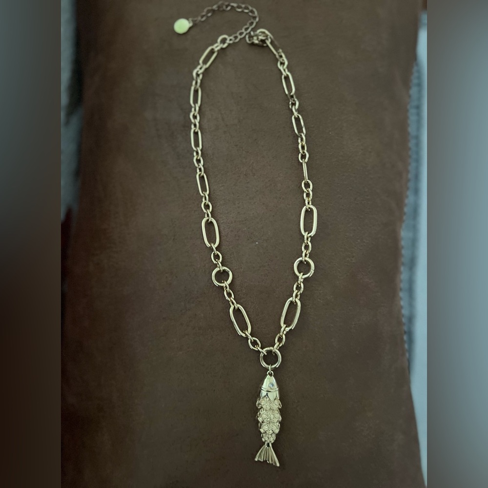 Elegant Gold Fish Pendant Necklace